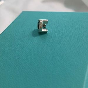 Chamilia letter L charm